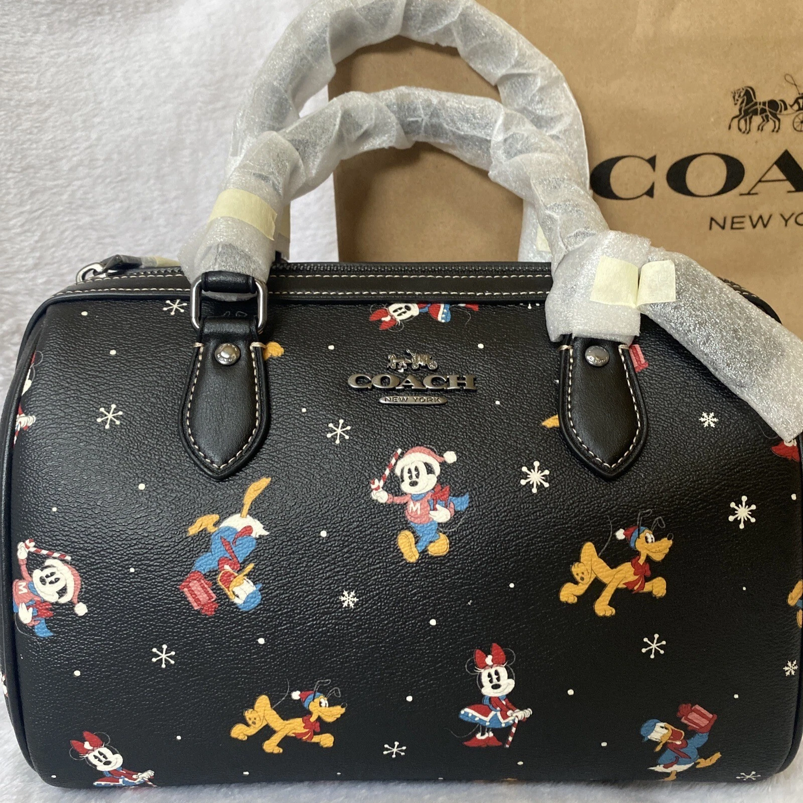 Borsa a tracolla Rowan Disney X Coach con stampa vacanze nera multi CM849 nuova con etichette