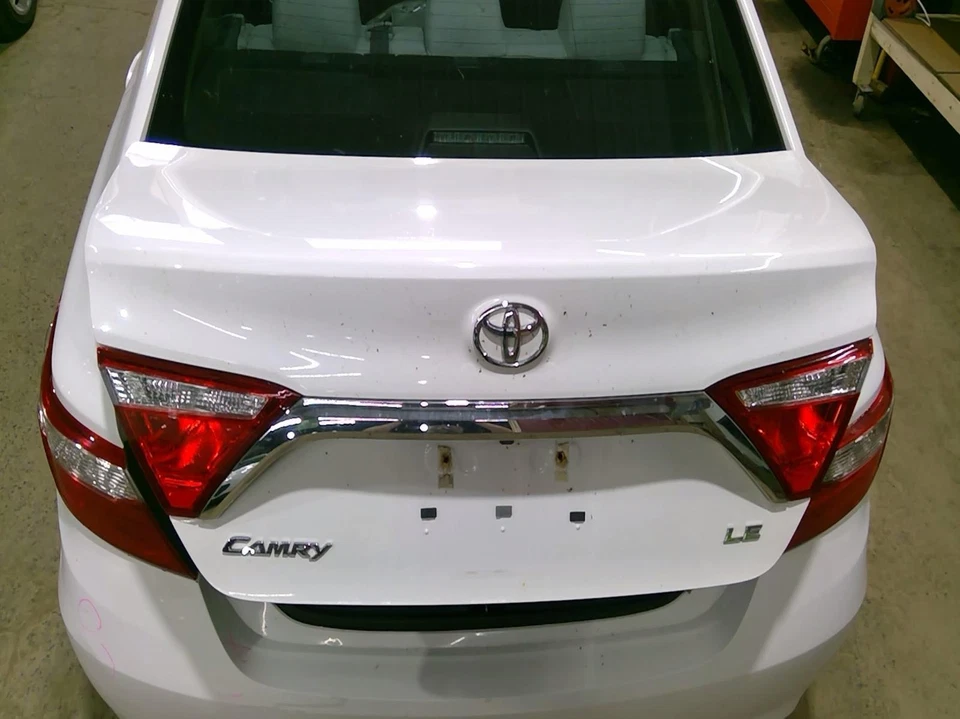 Used Deck Lid fits: 2017 Toyota Camry rear view camera w/o spoiler conventional - Image 2 of 4