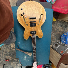 Natural Wood Semi-Hollow Electric Guitar F-Holes 6-String RH 22-Fret Strap