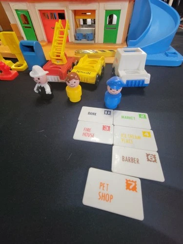 Vintage Fisher Price Little People Main Street 1986 post mail fire accessories