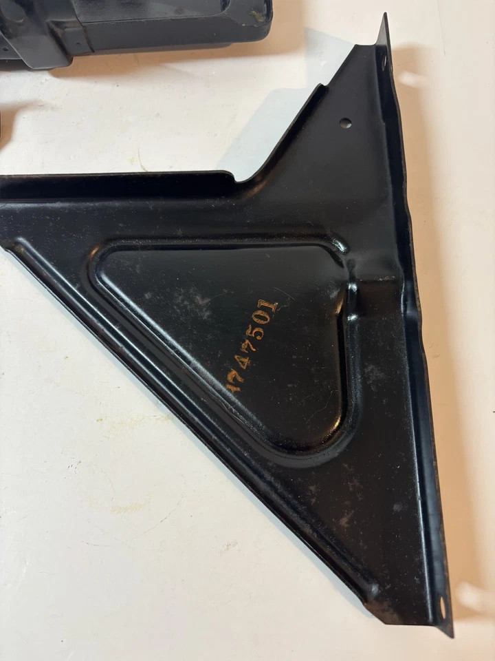 Bandeja de bateria NOS 1958 1959 Chevrolet GMC caminhão GM 3747501 3737502 3747500 - Imagem 3 de 4