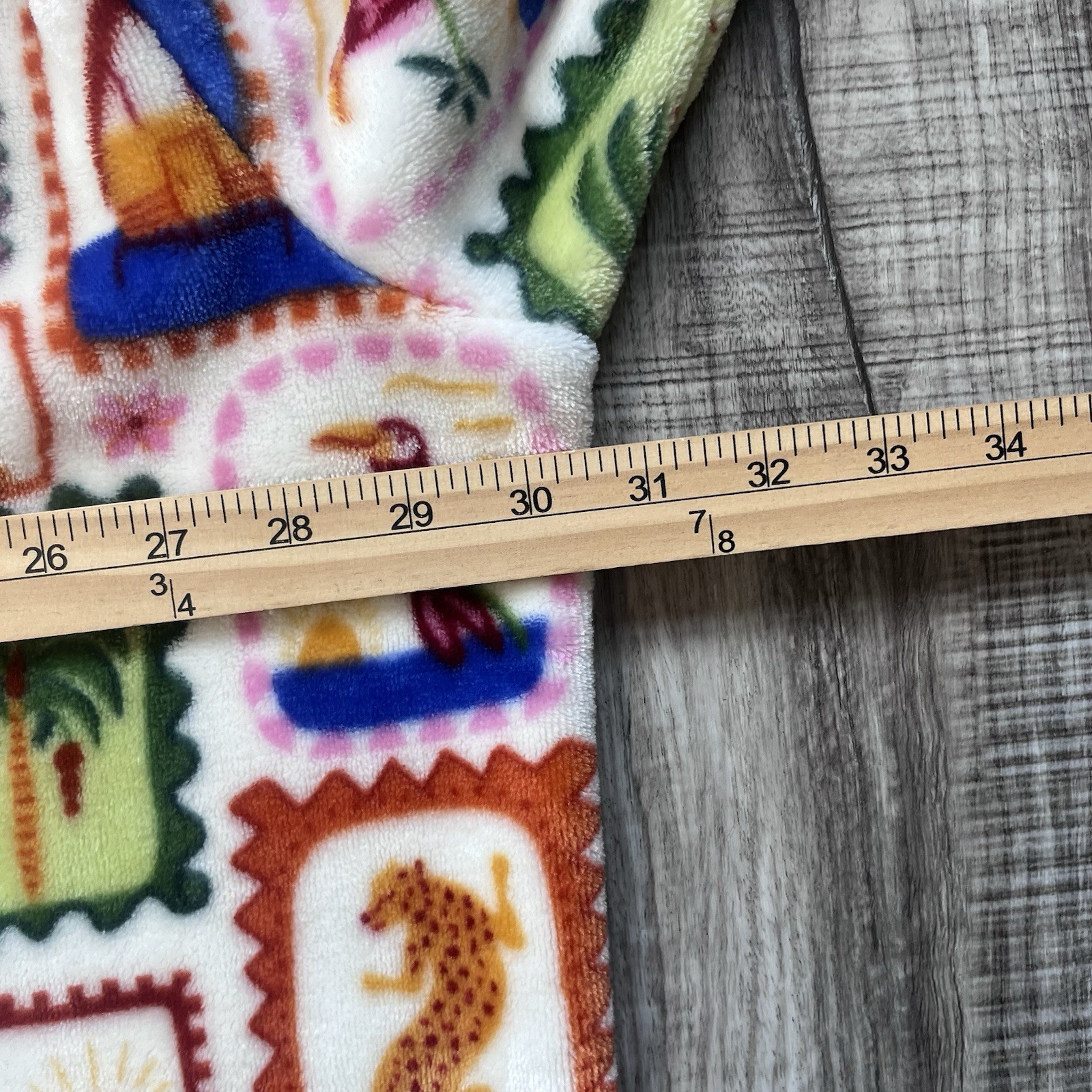 Throwzy Marlo Lorenz  Pullover One Size Stamp Pri… - image 6