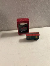 VINTAGE 1997 HALLMARK KEEPSAKE ORNAMENT YULETIDE CENTRAL TOYS TIN TRAIN CAR