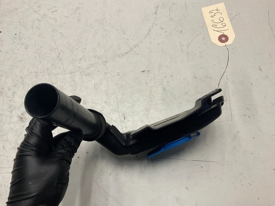 2009 AUDI Q5 верхний ветровое стекло омывателя резервуар наполнитель гриф OEM 8R0955452A - Изображение 4 из 4