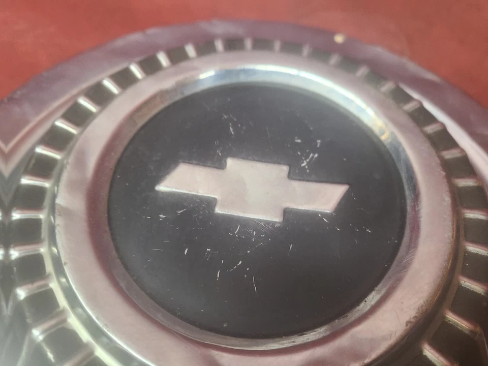 Chevrolet Impala Chevelle 1965 1966 placa de perro tapa central 10,5 OEM Foto 2 de 4