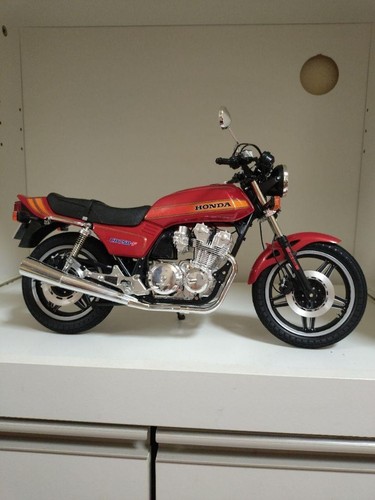 Tamiya 1/6 Scale Honda Cb750F Plastic Model Kit Vintage Motorcycle Kit - Picture 2 of 10