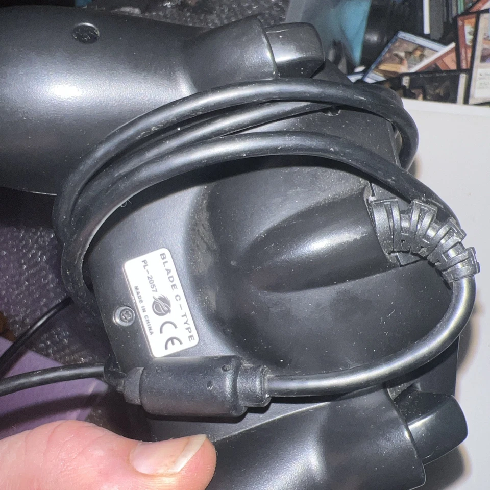 Controlador de juego Xbox Pelican PL-2057 con cable Blade tipo C - negro Foto 4 de 4