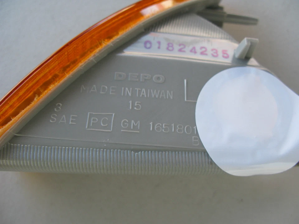 Conjunto de luz de estacionamiento señal de giro 5976571 para Chevy Cavalier 1995-1999 Foto 2 de 3