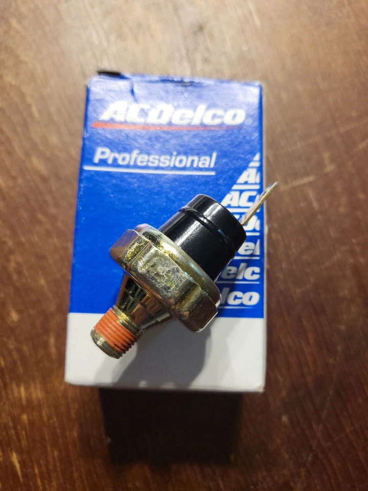 Interruptor de presión de aceite del motor ACDelco U8001 Foto 2 de 3