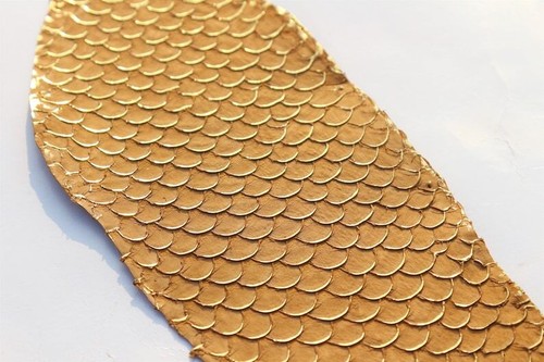 A lot of TWO Metallic Matte Tilapia Fish Skins Hide Leather Craft Supply - Picture 22 of 23