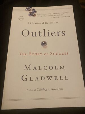 Outliers: The Story of Success - Paperback By Gladwell, Malcolm - GOOD