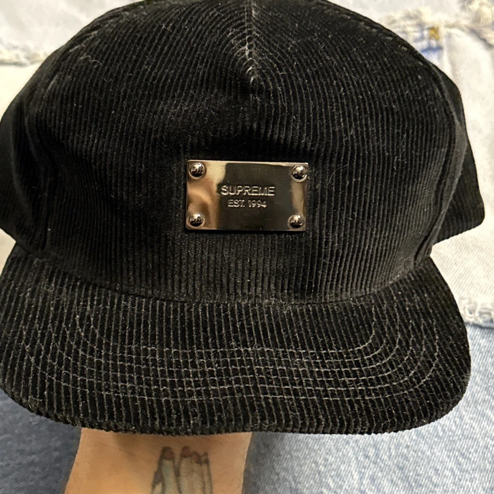 Boné de veludo Supreme Starter preto feito nos EUA alça traseira logotipo placa de metal - Imagem 3 de 4