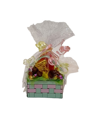 Miniature Easter Basket / Dollhouse Decoration/ Barbie/Fashion Doll 1833
