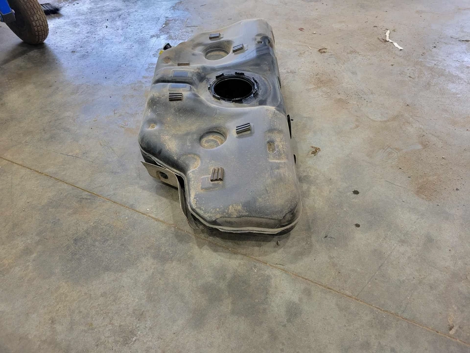 2011-2016 Hyundai Elantra 1.8L Fuel Tank Assembly Gas Tank OEM 311503X510 — 第 4/4 张图片