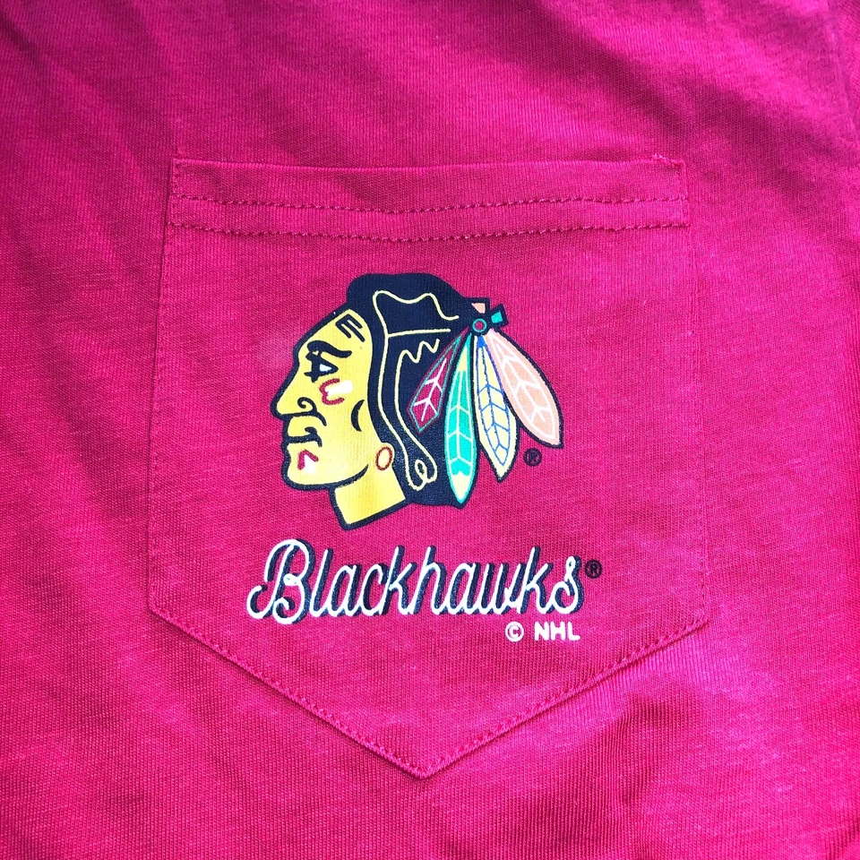 Camiseta Chicago Blackhawks Manga Larga Roja Campeón San Valentín con Bolsillo Grande Foto 3 de 4