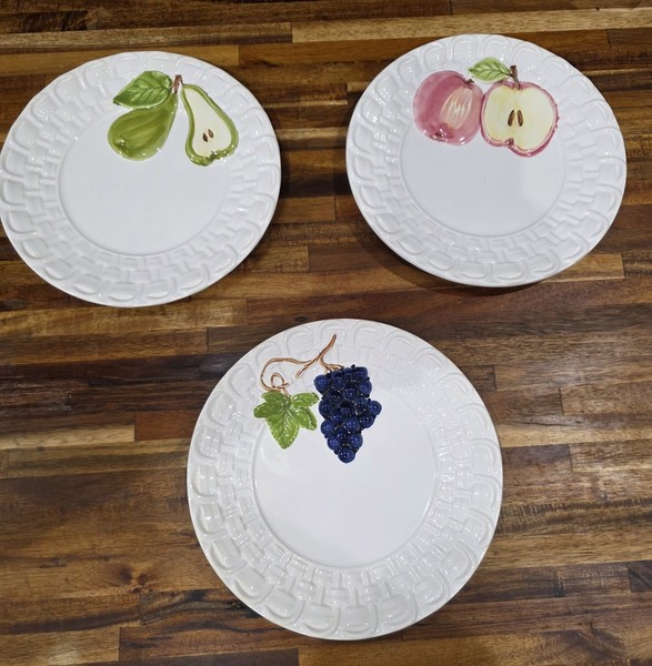3 Portugal Mercado Mundial Ensalada Postre Pan Plato Pera Manzana Uva Repujado