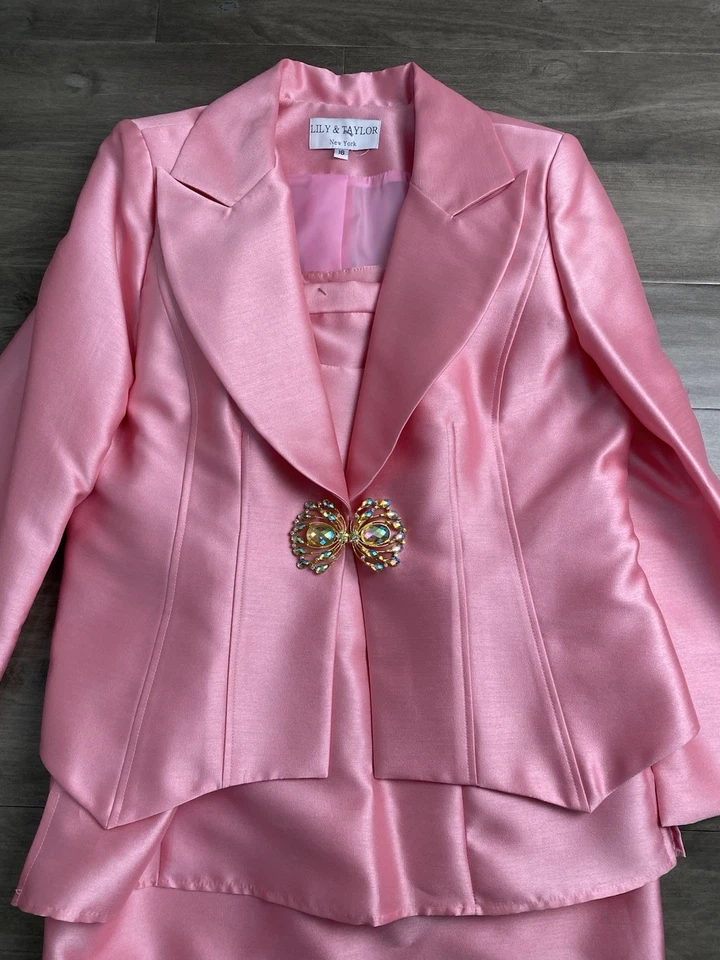 NUEVO CON ETIQUETAS Lily & Taylor Alta Costura Rosa Jacquard Floral Elegante Iglesia 3 Piezas Falda Traje Foto 3 de 4