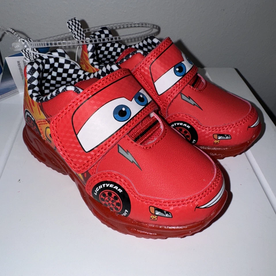 Zapatos rojos con correa para niños pequeños Lightning Mcqueen Disney Pixar Cars talla 7 Foto 2 de 4