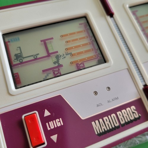 Mario Bros. Game and Watch Nintendo 1983 Tested Working MW-56 Retro - Picture 7 of 8