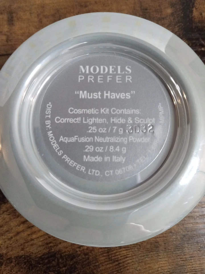 Modelos Prefieren Aclarar Correctamente Ocultar y Esculpir - Polvo Neutralizante AquaFusion Foto 3 de 4