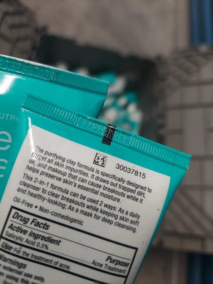 2X Neutrogena Deep Clean Purifying Clay Face Mask & Facial Cleanser 4.2oz EXP - Image 2 of 3