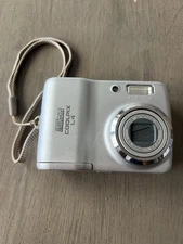 Nikon Coolpix L4 4.0MP Digital Camera Silver Parts/Repair Not Working w/ Strap