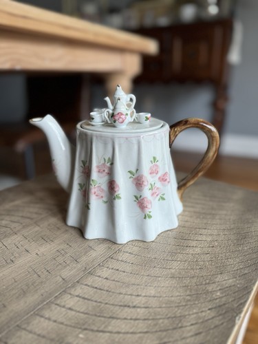 Vintage Teapot by Bombay Company