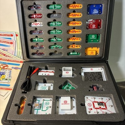 Snap Circuits SC-750R Electronic Exploration Kit With Manuals