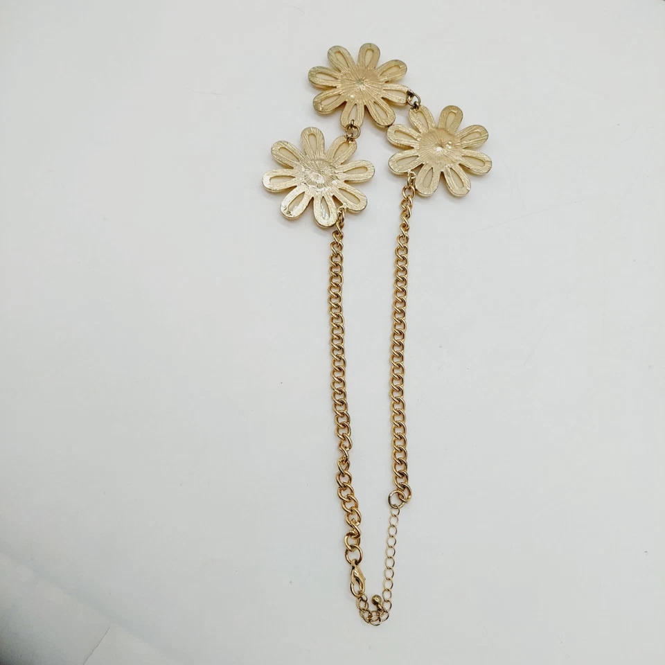 Gargantilla collar babero margarita floral amarillo tono dorado metal declaración  Foto 4 de 4
