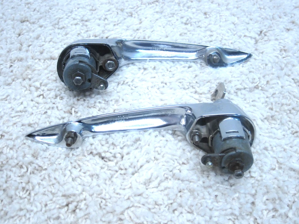 1968-1974 Jaguar XKE/Tipo E OEM L & R JUEGO DE MANIJAS DE PUERTA EXTERIOR CON LLAVE #3C-5 Foto 2 de 2