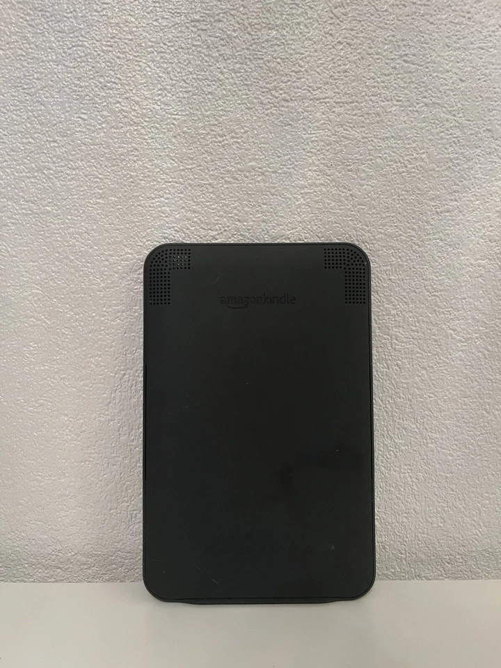 FAULTY Amazon Kindle  D00901 3rd Gen - ‘Empty Battery’  Spares or Repair Only - Image 2 of 4