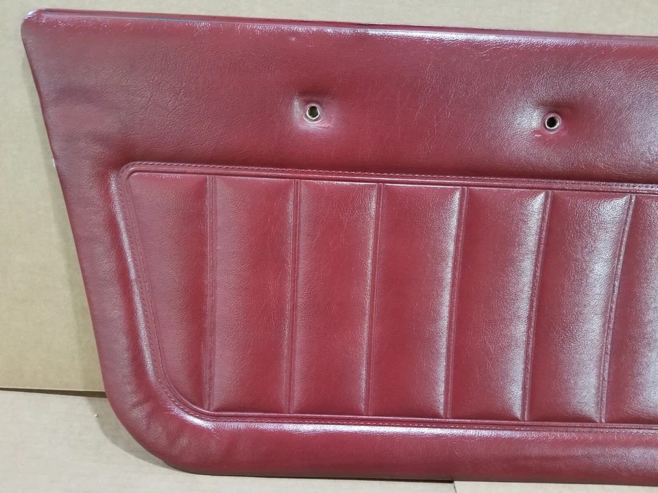 Оригинальные заводские гранатово-красные внутренние дверные панели 82-86 Jeep CJ7 - Изображение 2 из 4