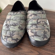 The North Face Men s 8 ThermoBall Traction Mule Slippers Green Outdoors Shoes