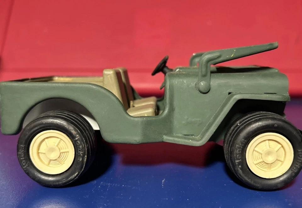 Camión verde militar vintage años 60 • TONKA Jeep Army • metal prensado EE. UU. Foto 3 de 4