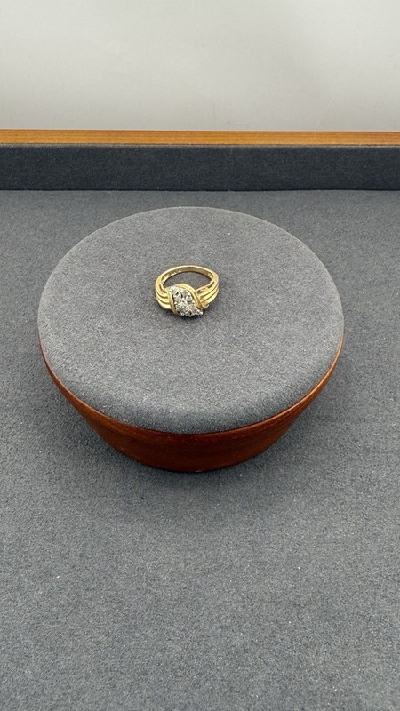 14K Yellow Gold Cluster Ring Clear Stones Size 3 3.29g Estate Vintage