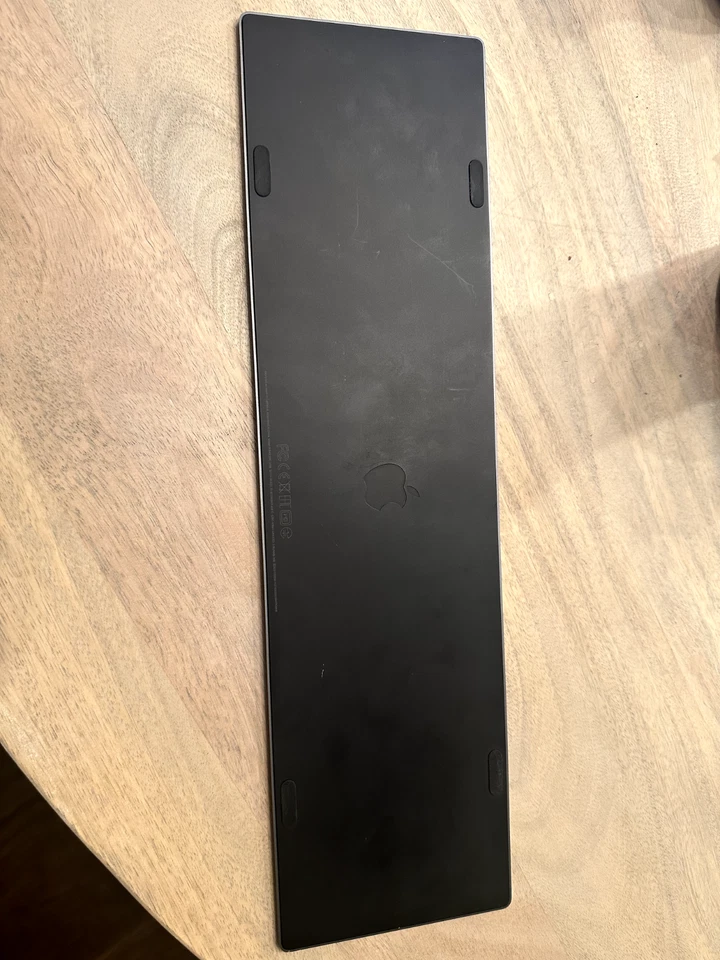 Teclado mágico inalámbrico Bluetooth Apple A1843 con teclado numérico NEGRO Foto 4 de 4