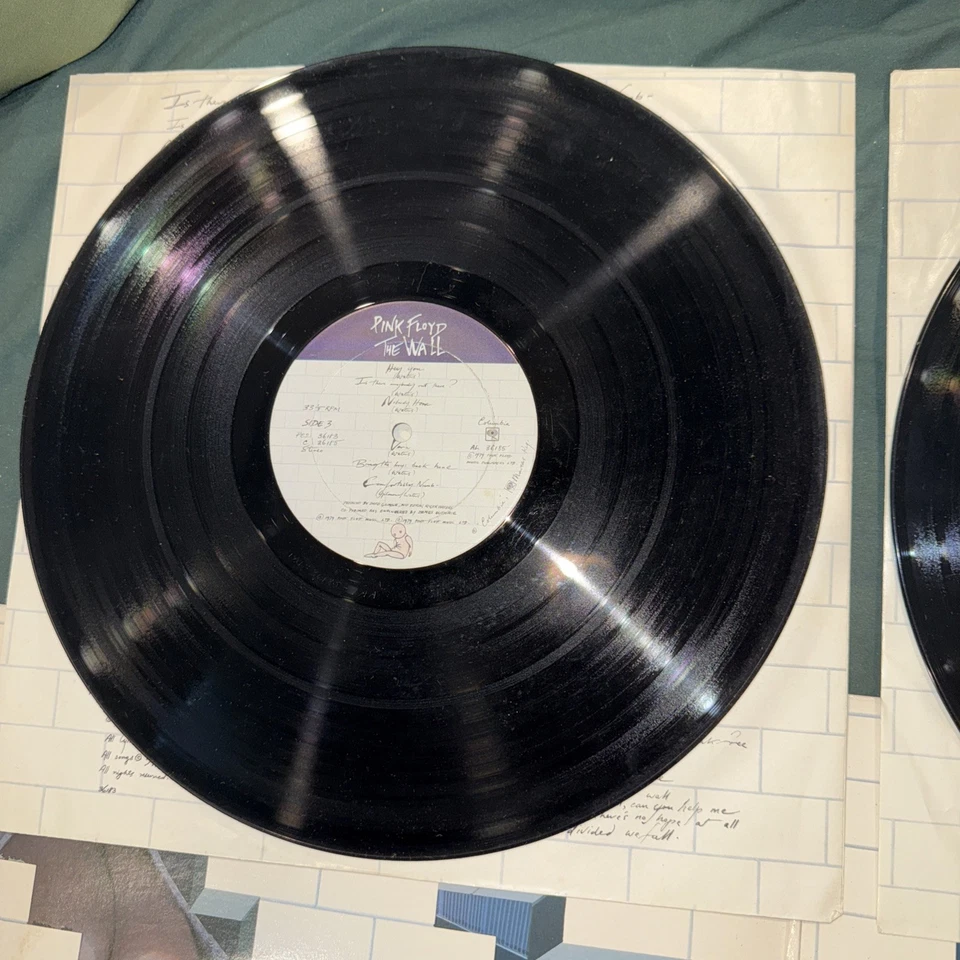 Pink Floyd The Wall Original 1979 1st US Pressing Columbia Complete W/Sleeves. - Image 3 of 4