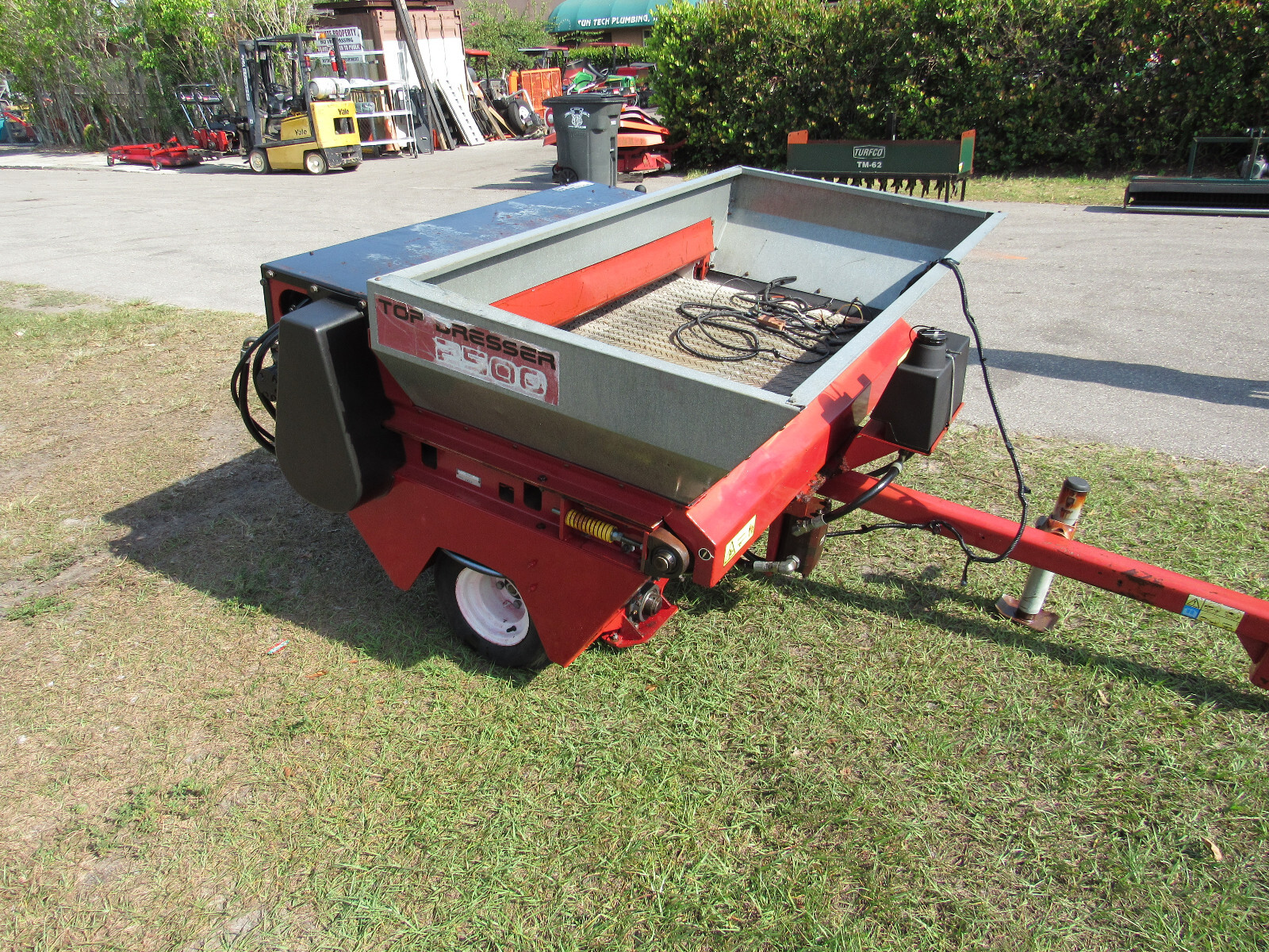 Model 44507 Toro 2500 Top Dresser Self Contained Sand Spreader eBay