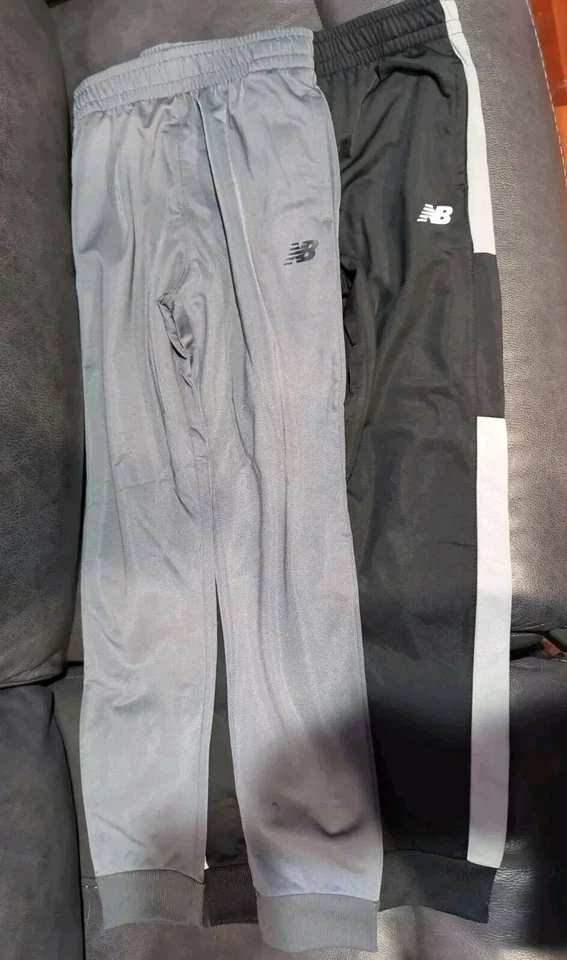 2 Pantalones de chándal New Balance talla 10/12 unisex niños niños niñas negros y grises Foto 3 de 4