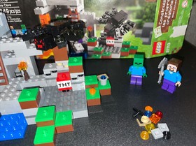 LEGO #21113 MINECRAFT - The Cave 100% Complete with Minifigures and Accessories