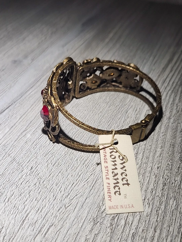 Brazalete de piedra roja Sweet Romance Foto 4 de 4