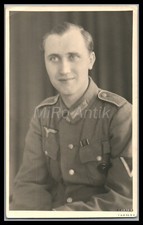 Photo, WW2, soldier in studio portrait; L117L