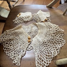 Vintage hand crochet ecru Detachable Collar MCM  Arm Bands Cuff Set Buttons