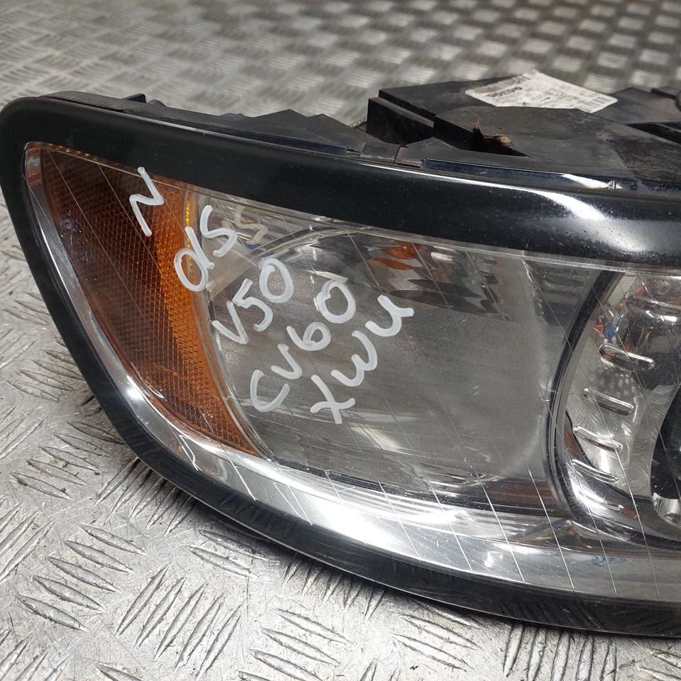 Faro conductor lado derecho xenón Volvo V50 D 2010 O/S Foto 3 de 4