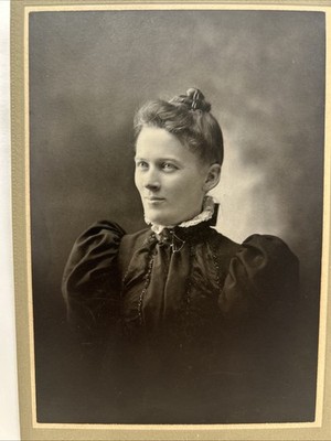 Antique Photo Cabinet Card Sharp contrast! Elegant Woman in Crisp Photo Beauty