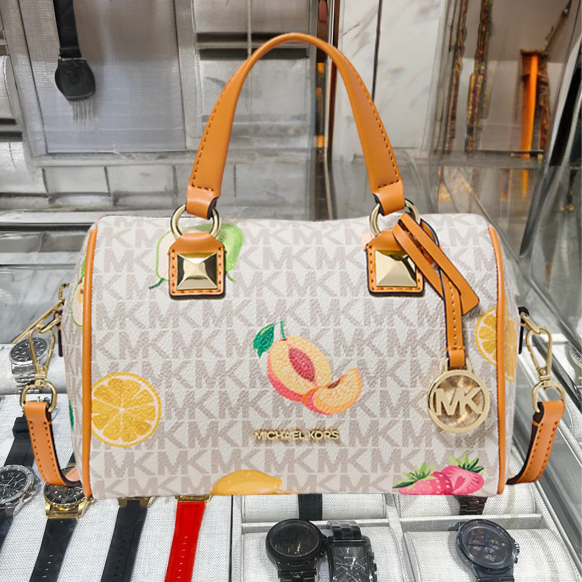 MICHAEL KORS ボディバッグ GREYSON モノグラム ロゴ Greyson Logo Sling Pack in BLACK - Sale | Michael Kors [US]