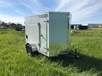 2022 Remorque fermée 5 x 8 x 5.6 de haut- double porte arrière Cargo Mate