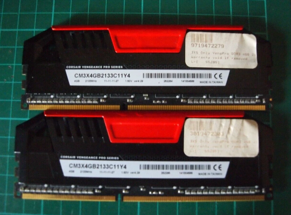 Corsair Vengeance  4GB PC3-17000 DDR3-2133 Desktop RAM X2 Tested. - Image 2 of 2