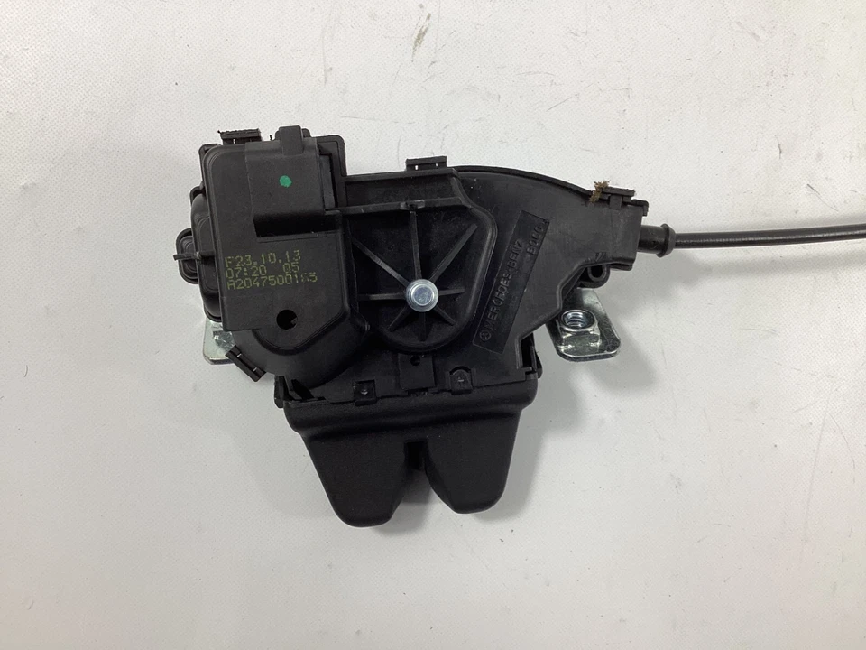 Cerradura de puerta trasera Mercedes-Benz C300 2011-2015 A2047500165 OEM. Foto 4 de 4