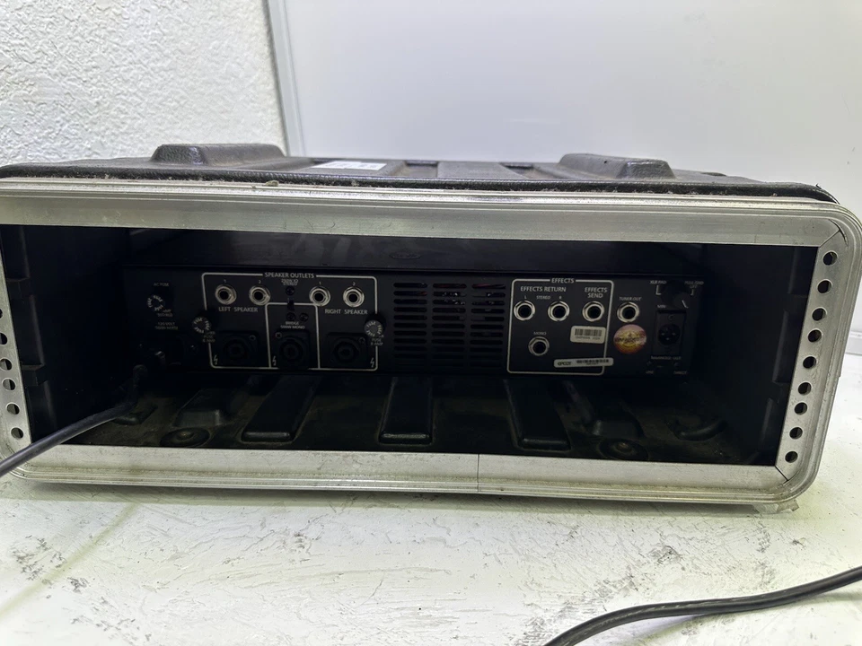 Amplificador de bajos profesional SWR SM-500 en estuche de vuelo Roadcase Foto 2 de 4